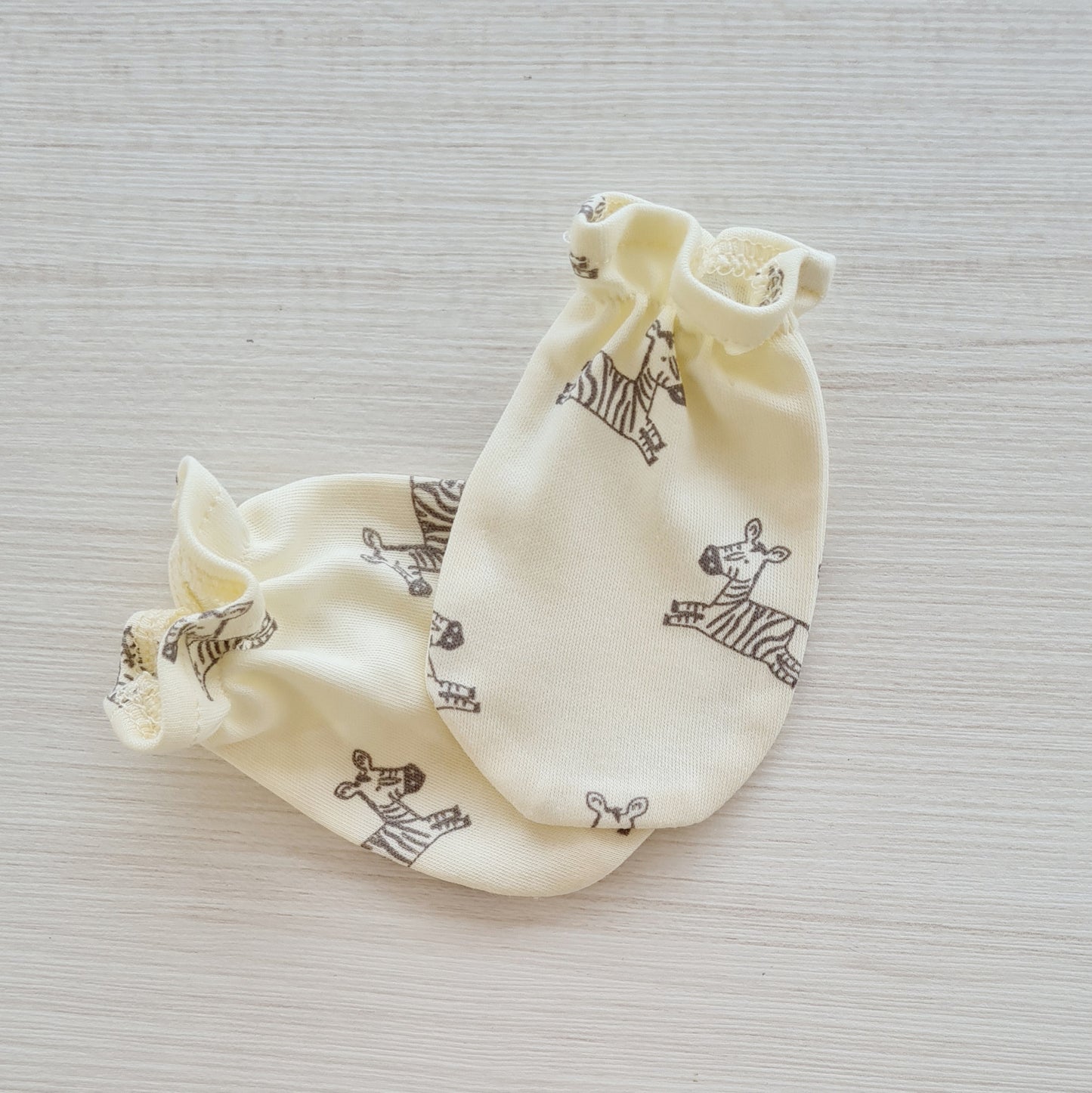 Zebra Mittens - Kuttie U Israel